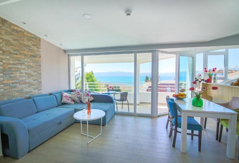 1 Bedroom Apartment Lake View, Villa Jordan