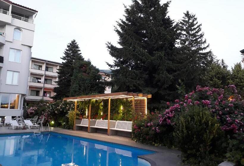 اتاق استاندارد چهارنفره با چشم‌انداز باغ, Villa Jordan