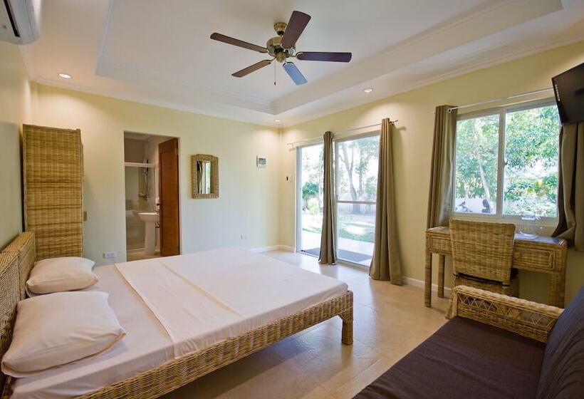 חדר סטנדרט לשלושה, Mike's Dauin Dive Resort