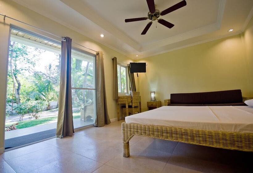 חדר סטנדרט לשלושה, Mike's Dauin Dive Resort