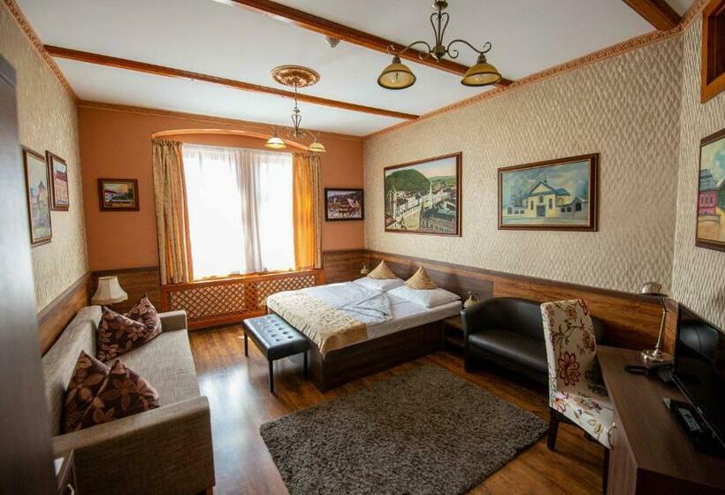 Номер Стандарт, Kuria