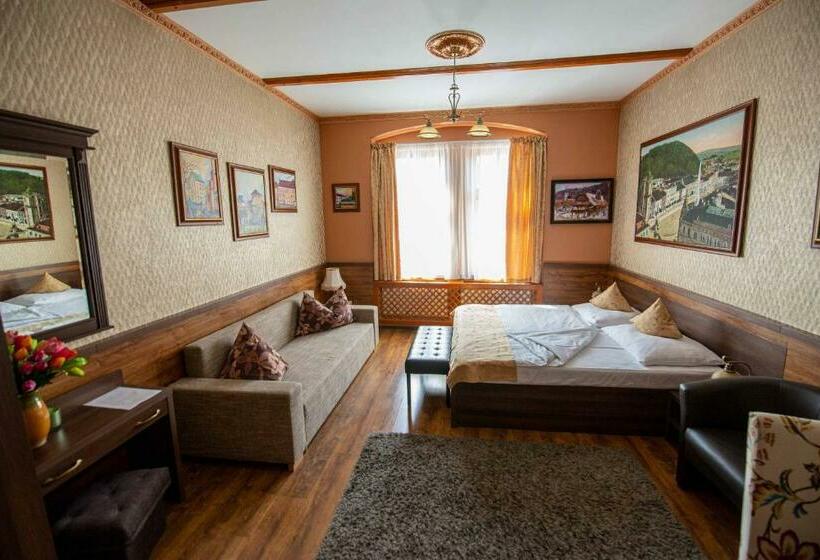 Номер Стандарт, Kuria