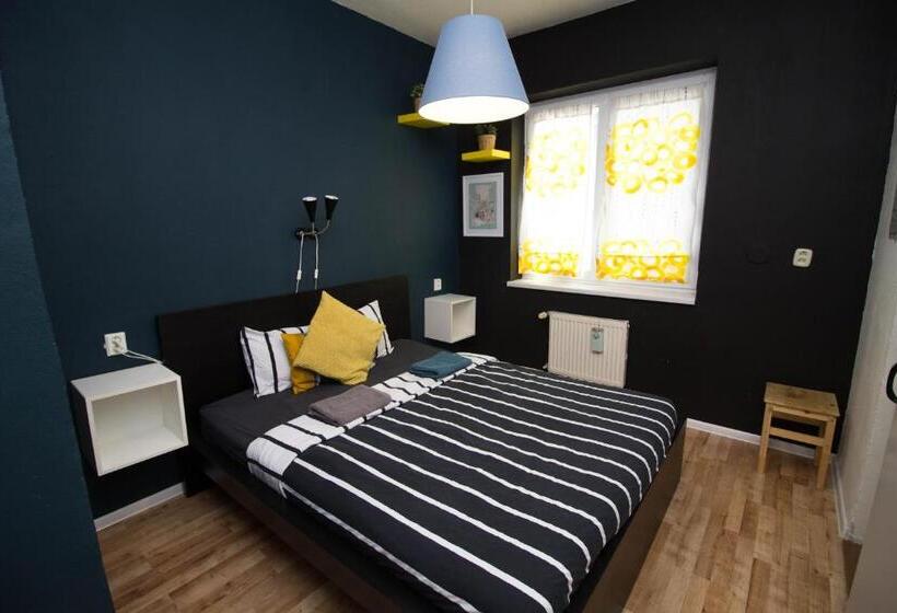 اتاق استاندارد, Nitra Glycerin Hostel