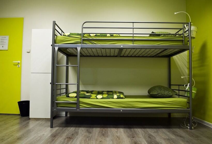 تختخواب در اتاق مشترک, Nitra Glycerin Hostel