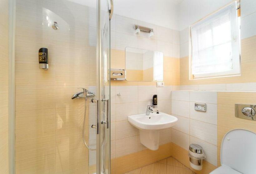 标准间, Penzion Josu