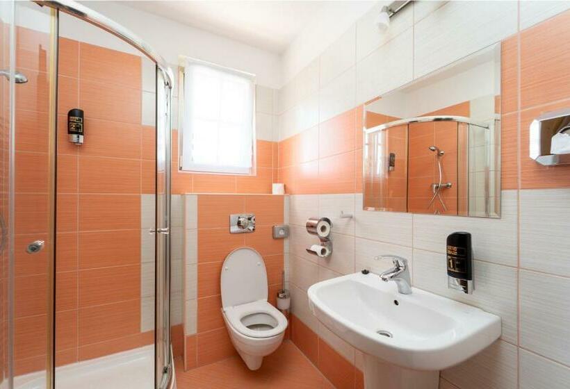 标准间, Penzion Josu