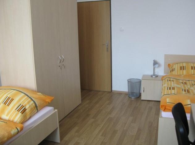 اتاق استاندارد با سرویس بهداشتی مشترک, Uninova Hostel