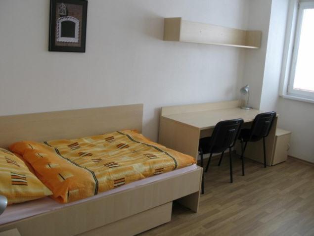 اتاق استاندارد با سرویس بهداشتی مشترک, Uninova Hostel
