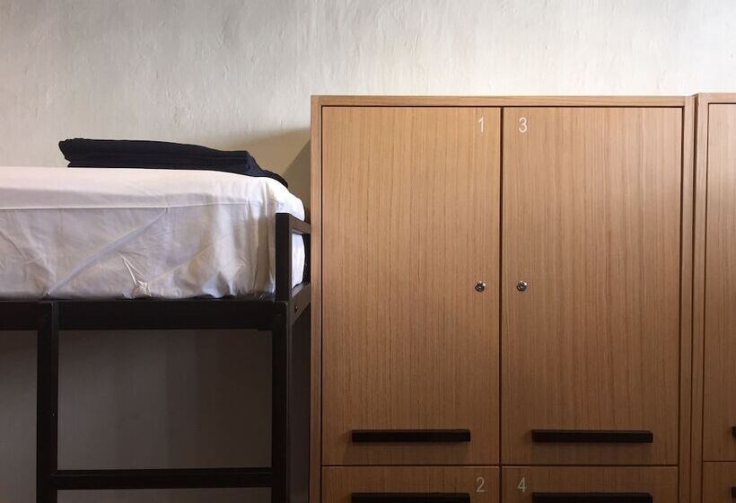 מיטה בחדר משותף, The 80 S Guesthouse   Hostel