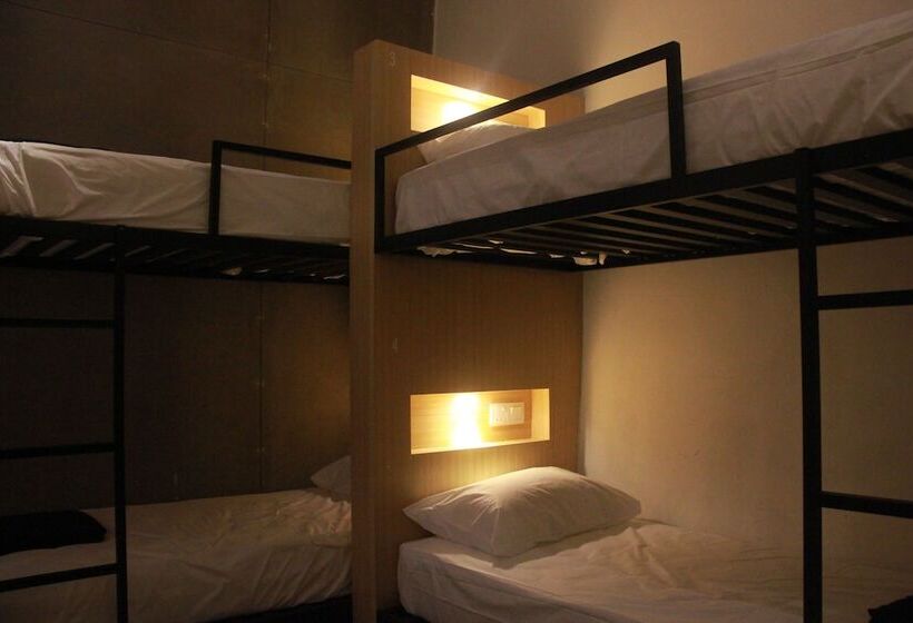 מיטה בחדר משותף, The 80 S Guesthouse   Hostel