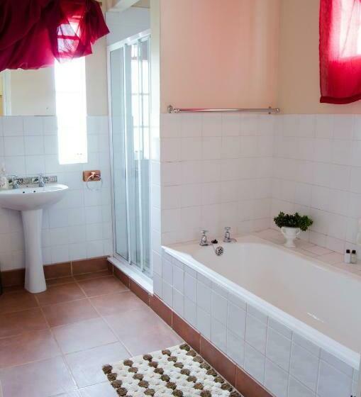 סוויטה משפחתית, Annies House