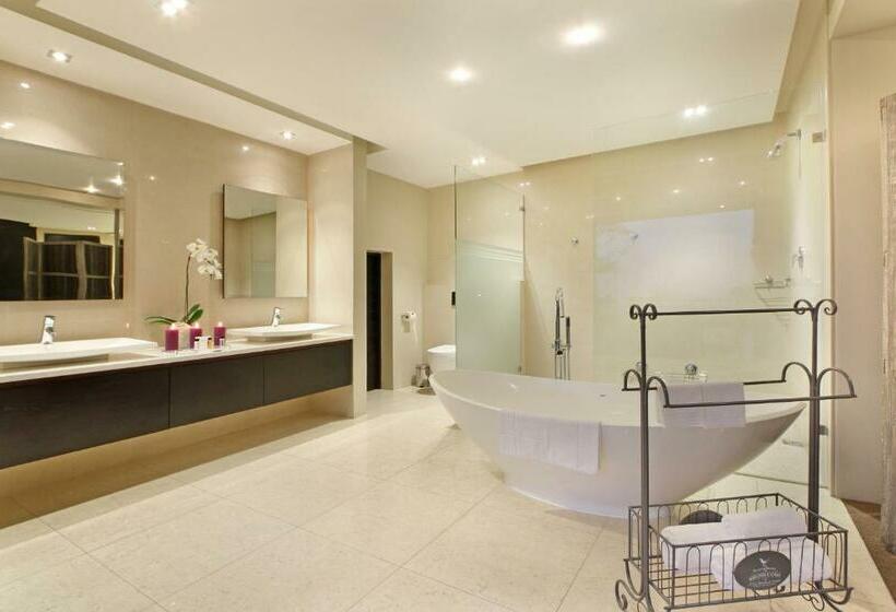 デラックススイート, Azamare Guest House