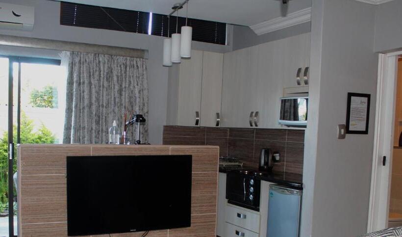 标准间, Bhotani On Bax