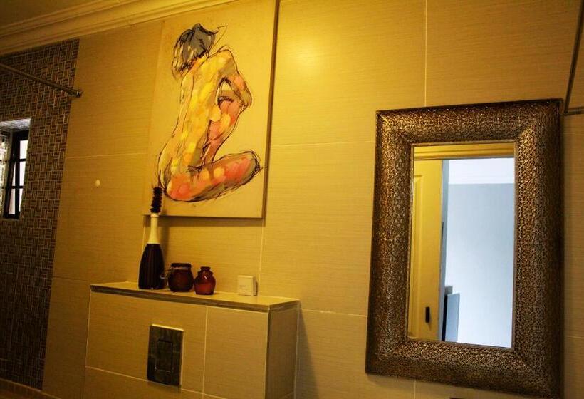 اتاق استاندارد, Bhotani On Bax