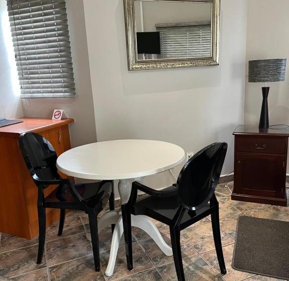 スタンダードスタジオ, Benri B&b & Selfcatering