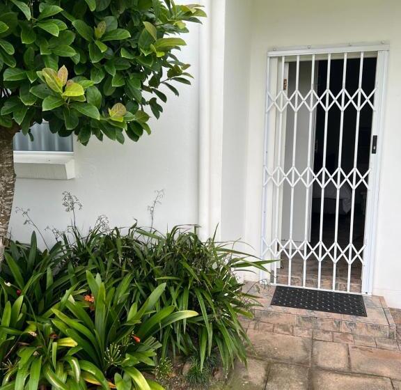 スタンダードスタジオ, Benri B&b & Selfcatering