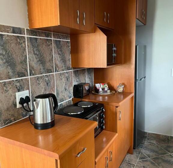 スタンダードスタジオ, Benri B&b & Selfcatering