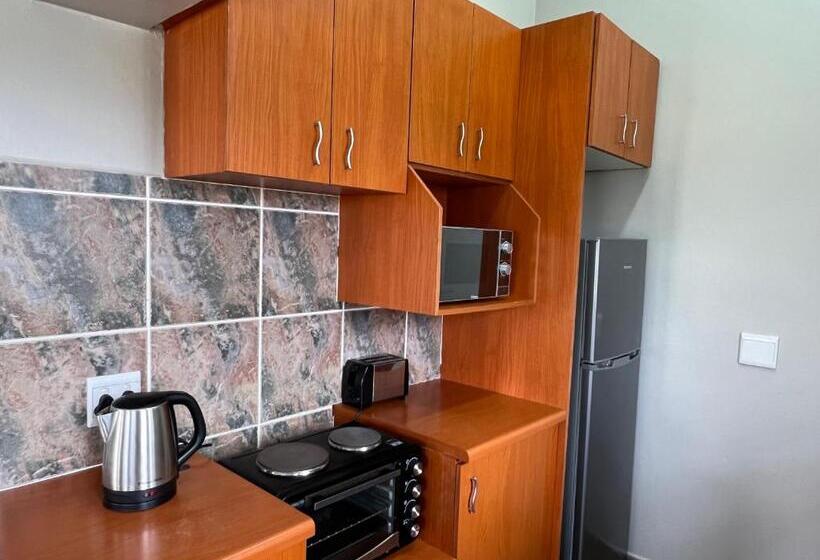 スタンダードスタジオ, Benri B&b & Selfcatering