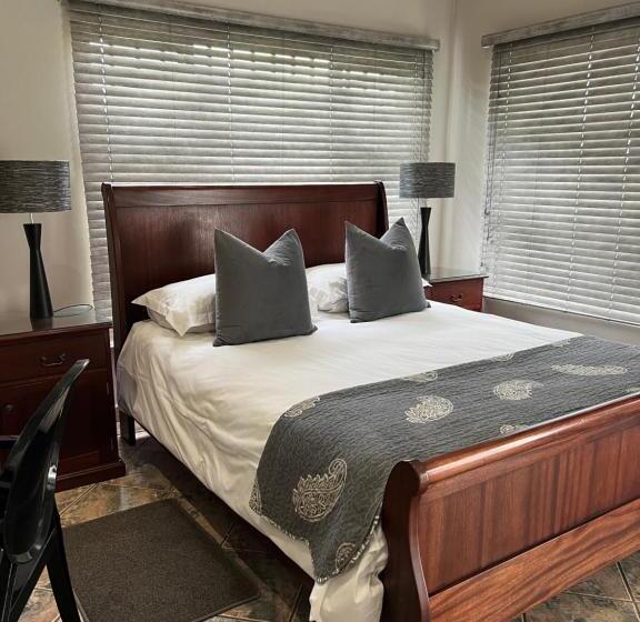 スタンダードスタジオ, Benri B&b & Selfcatering