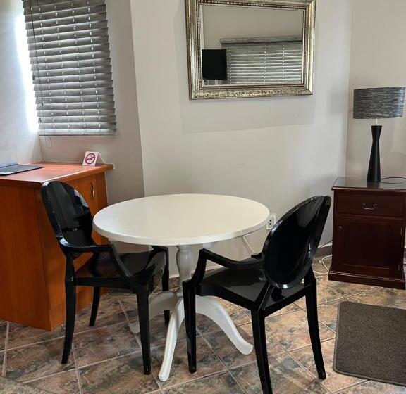 スタンダードスタジオ, Benri B&b & Selfcatering