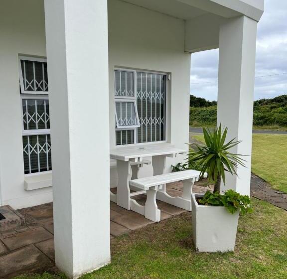 スタンダードスタジオ, Benri B&b & Selfcatering