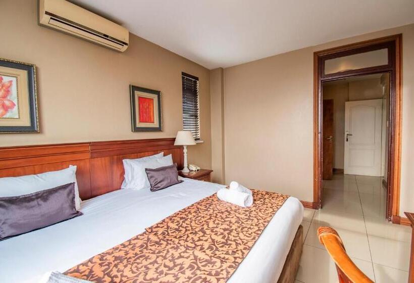 キングサイズベッドのスタンダードルーム, Emakhosini Hotel On East