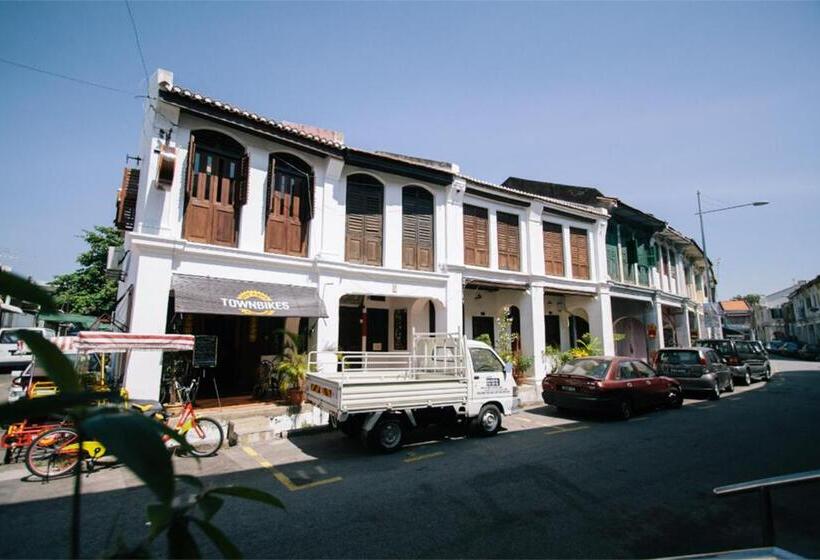 استودیوی لوکس, Boutique Guest House