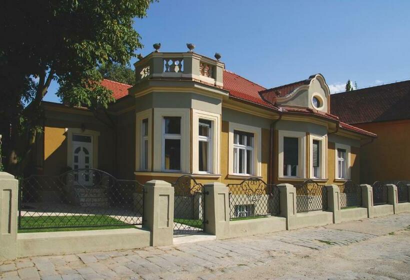 غرفة ديلوكس, Bow Garden