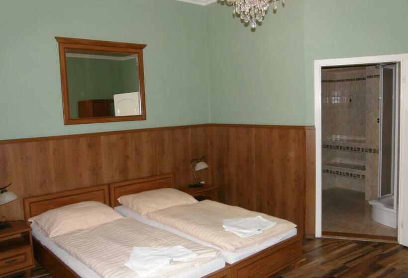 اتاق عادی, Bow Garden