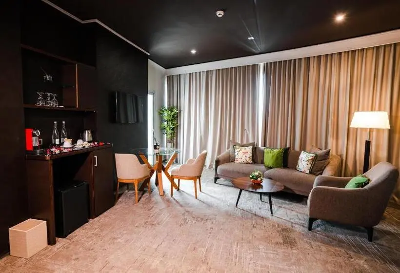 Deluxe Suite Sea View, DWO Mira Palace