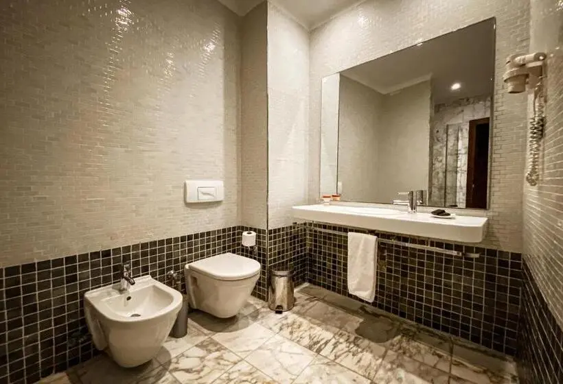 Deluxe Kolmen Hengen Huone, DWO Mira Palace