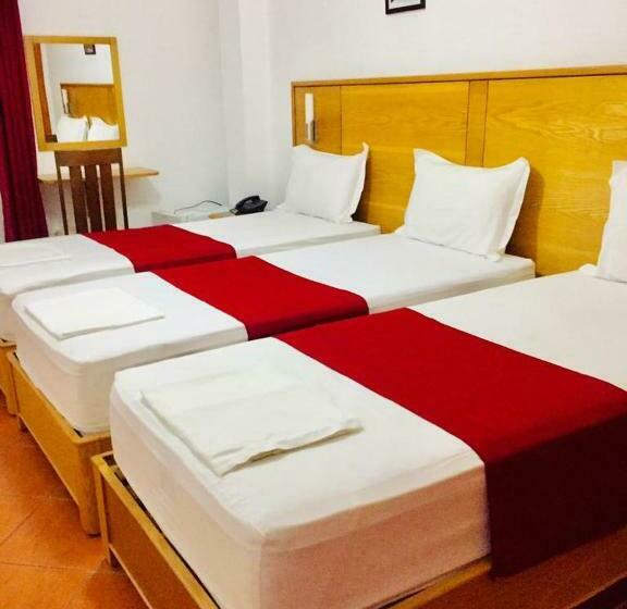 اتاق استاندارد سه نفره, Sary S