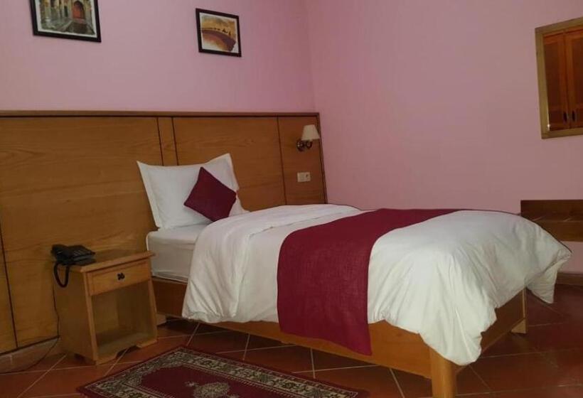 اتاق استاندارد یک نفره, Sary S