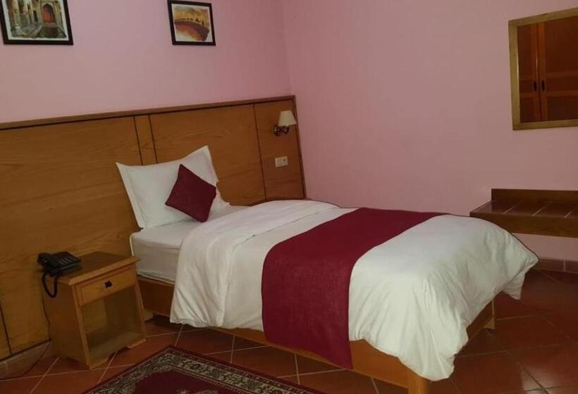 اتاق استاندارد یک نفره, Sary S