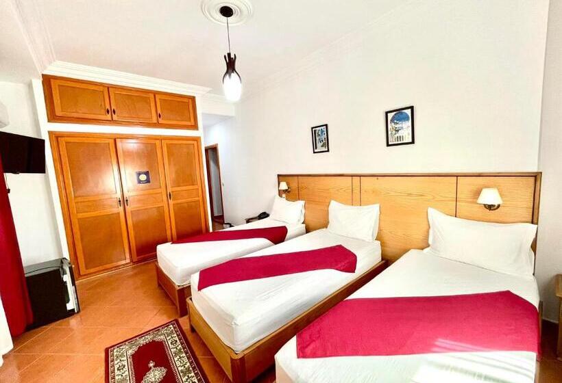 اتاق استاندارد سه نفره, Sary S