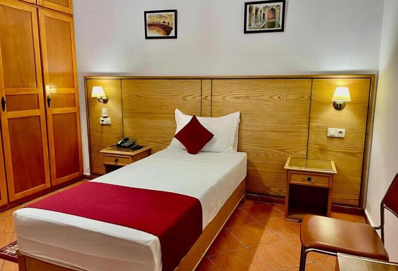 اتاق استاندارد یک نفره, Sary S