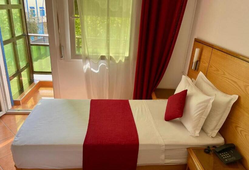 اتاق استاندارد یک نفره, Sary S