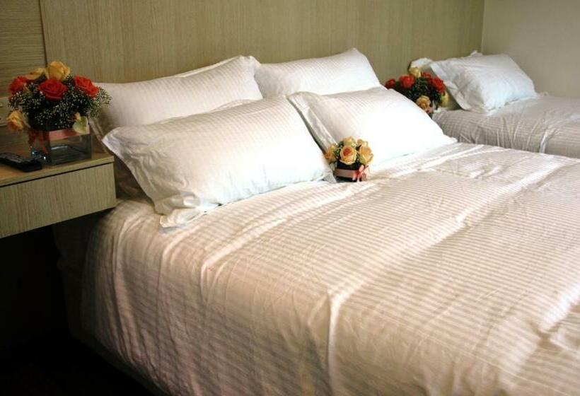 Quarto Triplo Estandar, Setia Inn