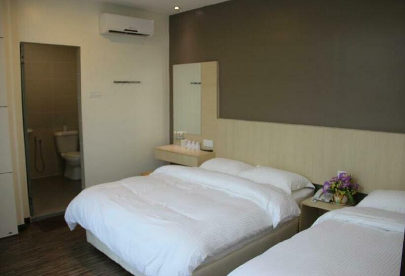 Quarto Triplo Deluxe, Setia Inn