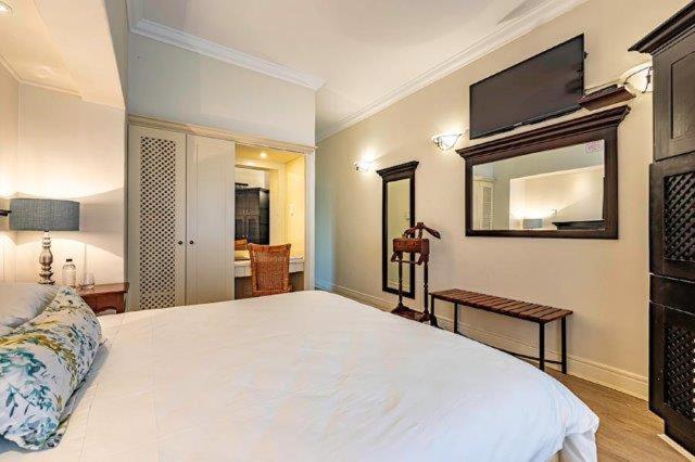 חדר קלאסי, Sheppard Boutique