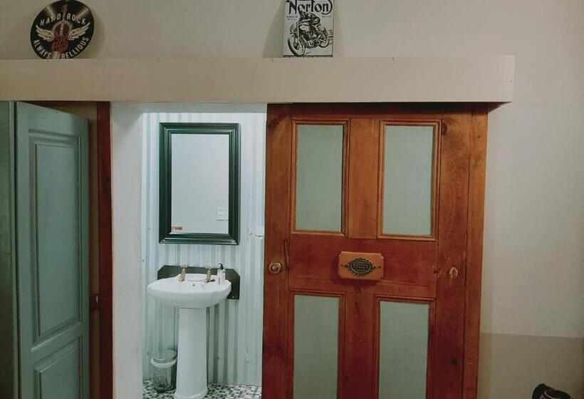 חדר משפחתי, Karoo Life B&b