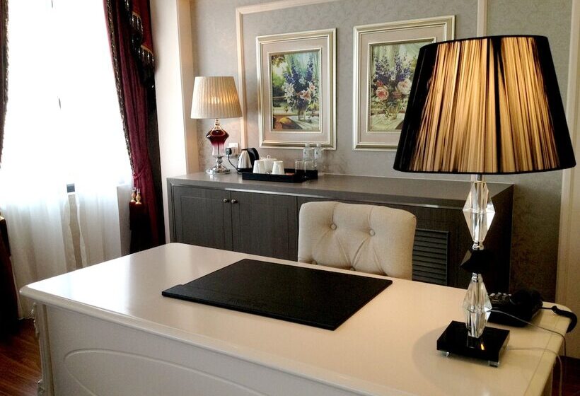 스위트 킹사이즈 침대, The Orchard Resort & Spa Melaka
