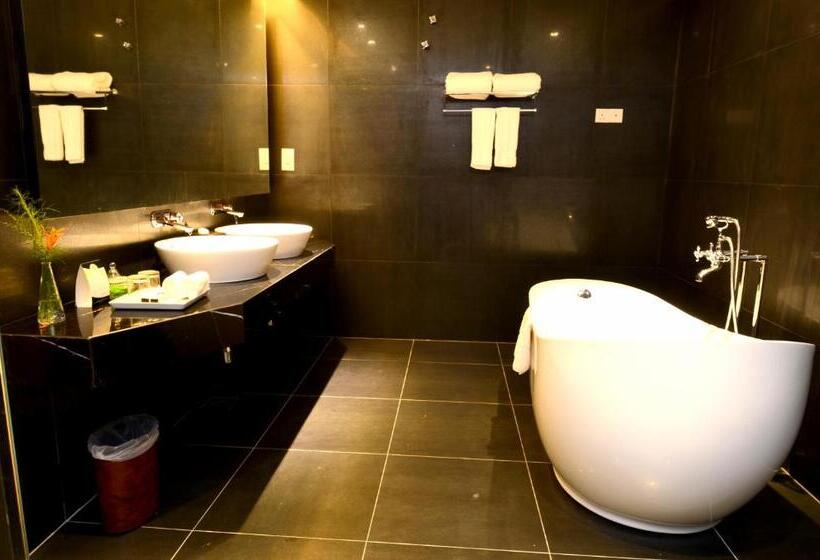 스위트 킹사이즈 침대, The Orchard Resort & Spa Melaka