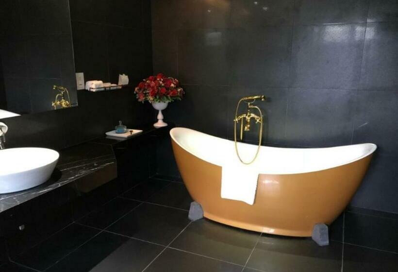 스위트 킹사이즈 침대, The Orchard Resort & Spa Melaka