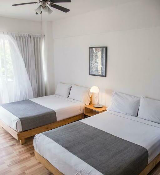 带2个双人床的标准工作室, Hostal Tres Central