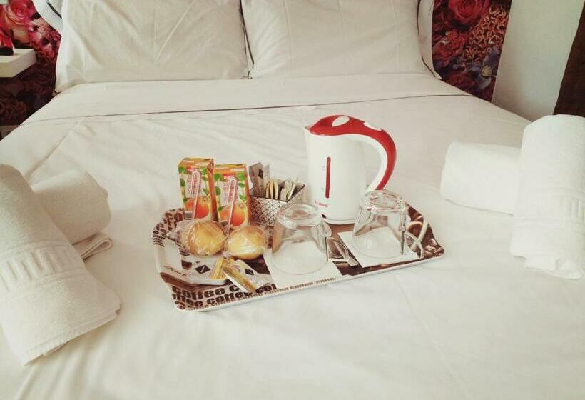 اتاق استاندارد با سرویس بهداشتی مشترک, Rin Rooms