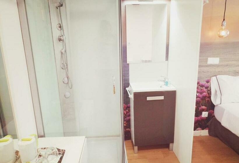 اتاق استاندارد با سرویس بهداشتی مشترک, Rin Rooms