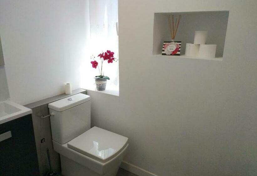 اتاق استاندارد با سرویس بهداشتی مشترک, Rin Rooms