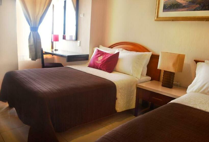 חדר סטנדרט לשלושה, Aztlan