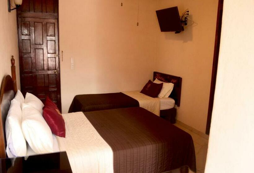 חדר סטנדרט לשלושה, Aztlan